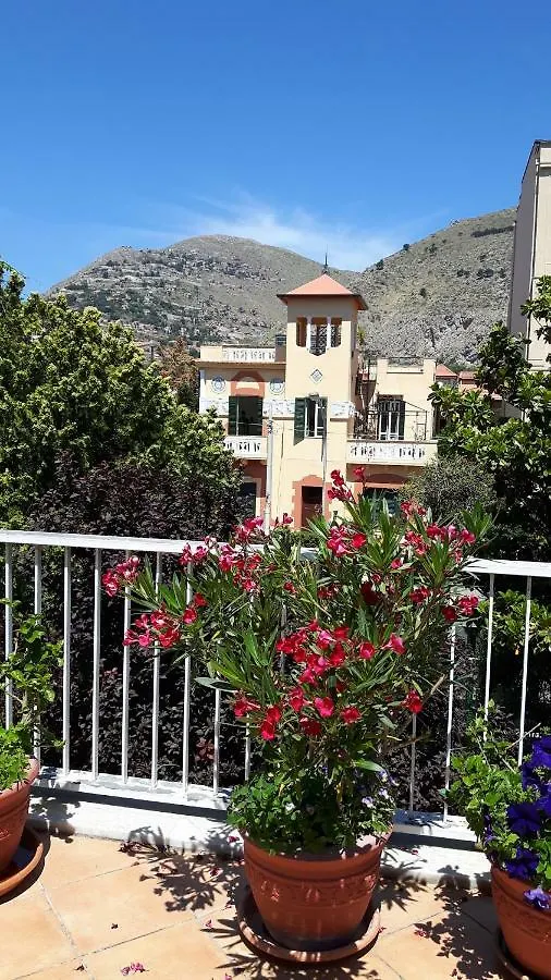Casa Di Loretta Bed and Breakfast Palermo 0*,  Italia